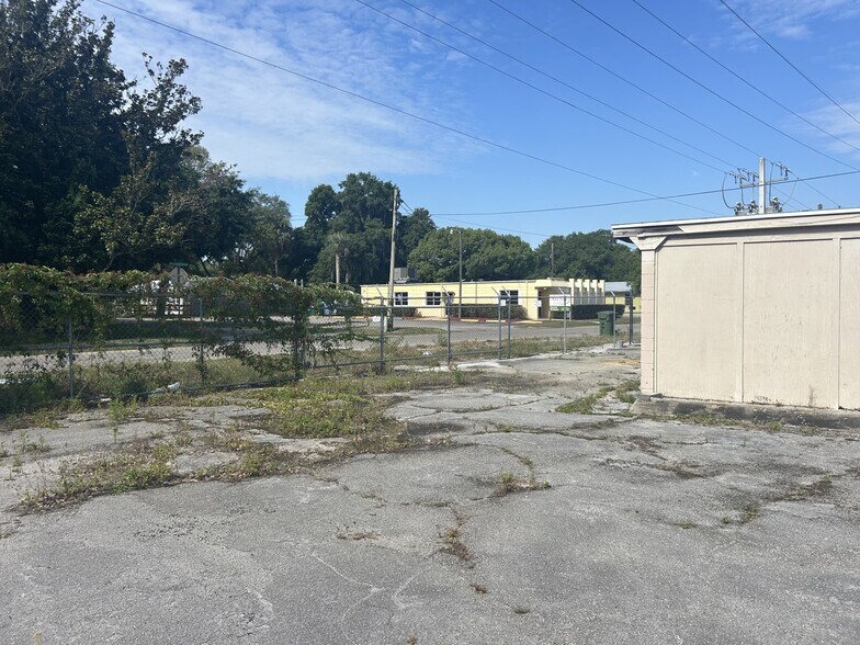More Photos Of 2413 Crill Ave, Palatka Office For Sale