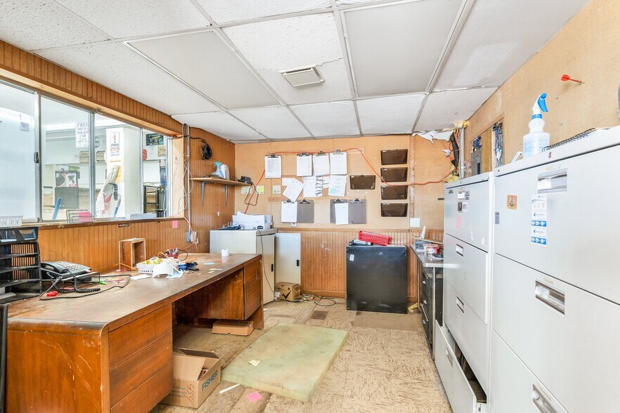 More Photos Of 1630 E Main St, Canon City General Retail For Sale