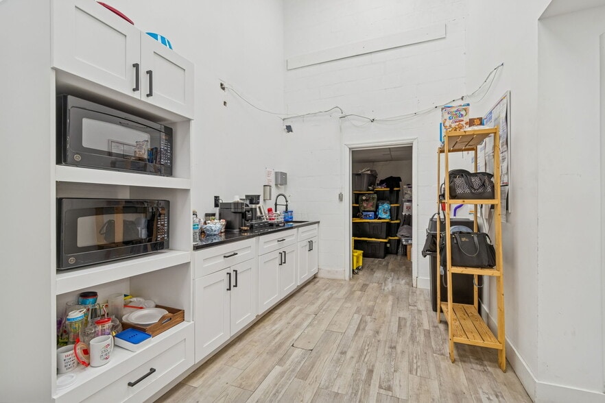 More Photos Of 1277 S Highland Ave, Clearwater Freestanding For Lease