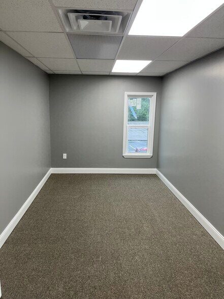 More Photos Of 7505 Sussex Dr, Florence Medical For Lease