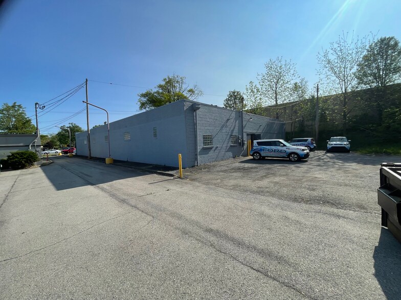 More Photos Of 1920 E State St, Hermitage Freestanding For Lease