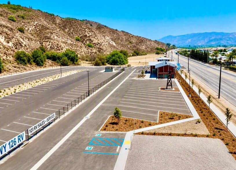 More Photos Of 35-39 E Telegraph Rd, Fillmore Freestanding For Lease