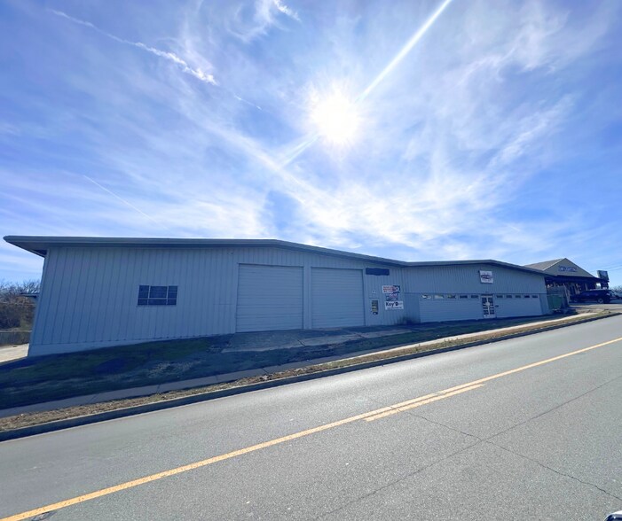 More Photos Of 207 Edison Ave, Benton Office For Lease