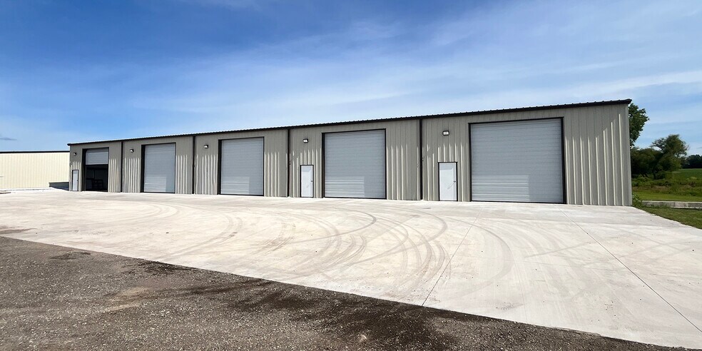 More Photos Of 307 SE 53rd St, Topeka Industrial For Lease
