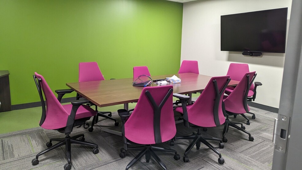 More Photos Of 700 York St, London Office For Lease