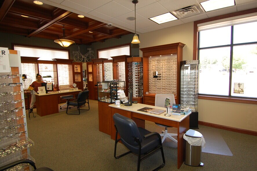 More Photos Of 640 Highway 1 W, Iowa City Office For Sale