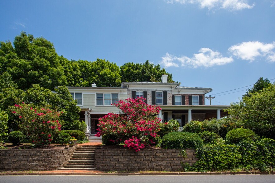 More Photos Of 510 E Market St, Harrisonburg General Retail For Sale