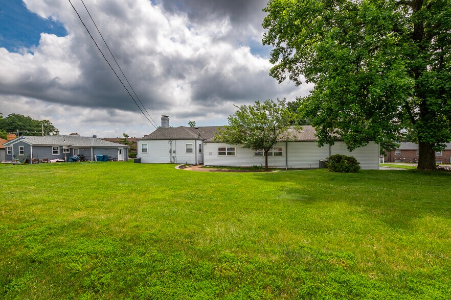 More Photos Of 4163 Crescent Dr, Saint Louis Medical For Sale