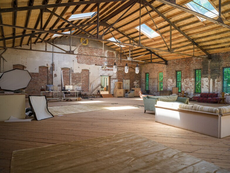 More Photos Of 1 Continental Hl, Glen Cove Warehouse For Sale