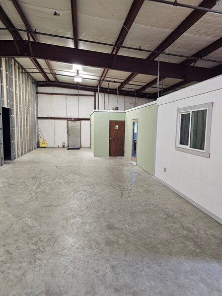 More Photos Of 3680 Christy Ln, Ukiah Industrial For Lease