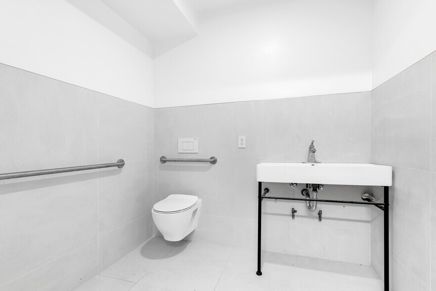 More Photos Of 24 Fayette St, Brooklyn Healthcare For Lease