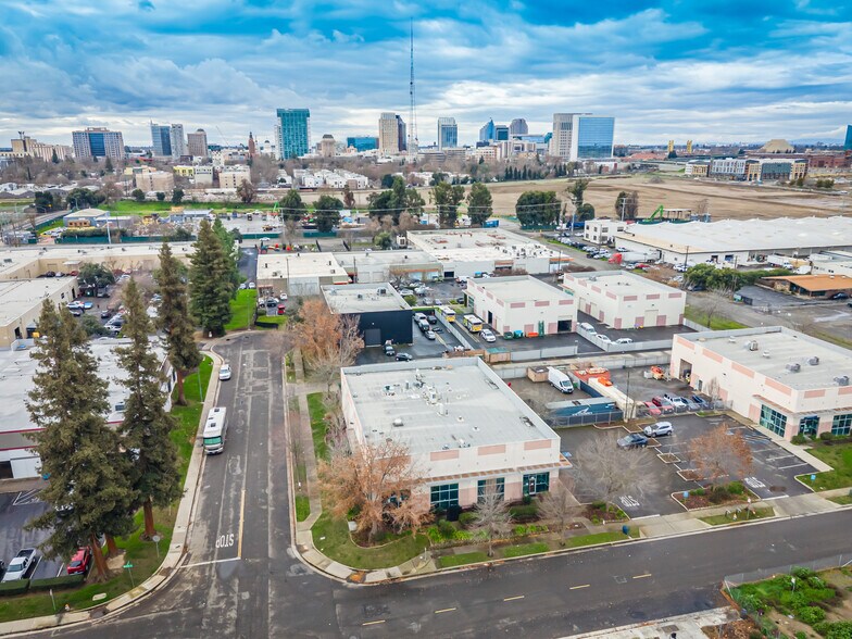 More Photos Of 1030 N D St, Sacramento Light Manufacturing For Sale
