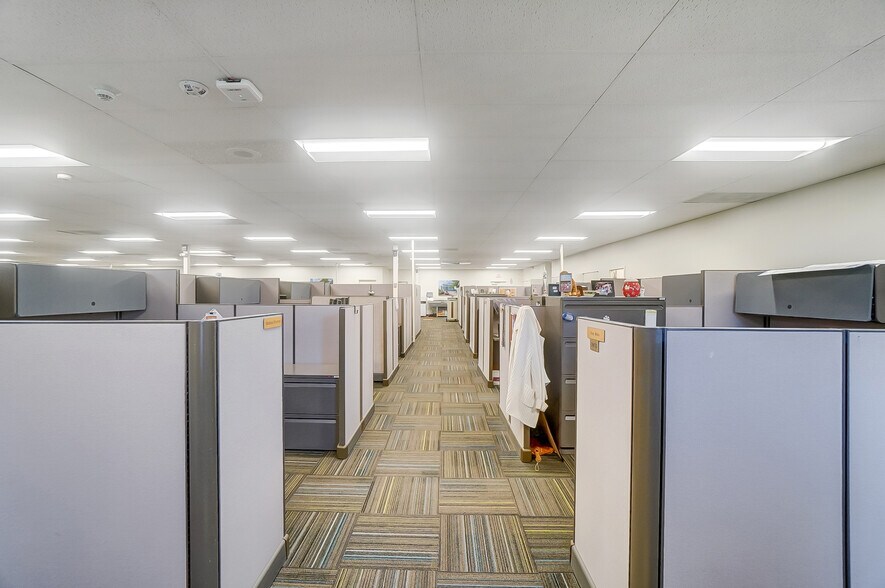 More Photos Of 2025 E 4th St, Lima Light Manufacturing For Lease