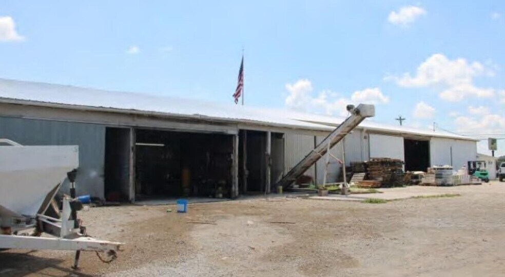 More Photos Of 2672 N Highway 127, Albany General Retail For Sale