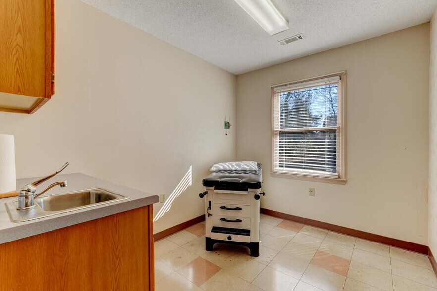 More Photos Of 601 W Harrison St, Reidsville Medical For Sale
