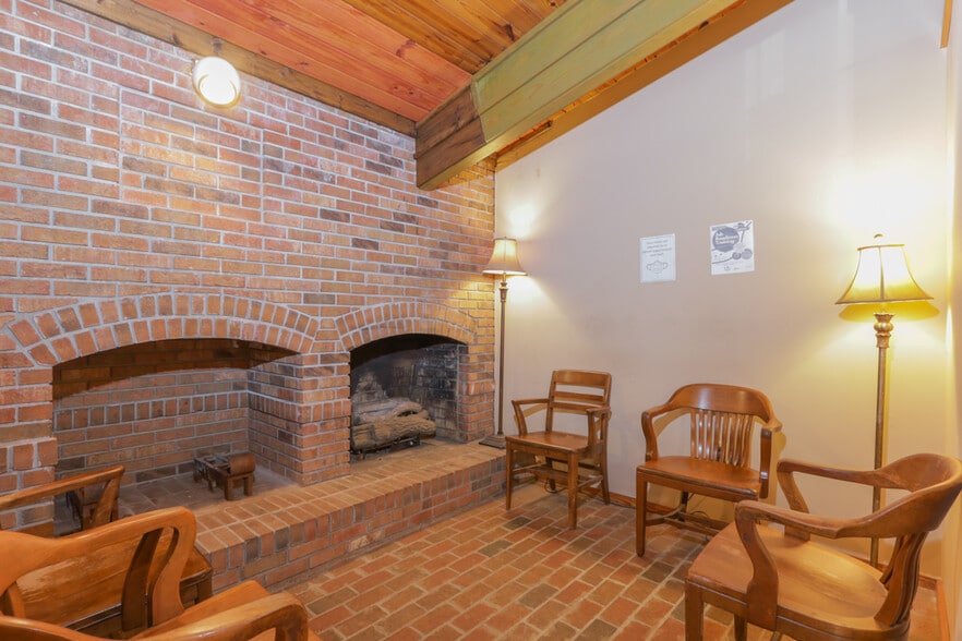 More Photos Of 113 Court St, Pickens Office For Sale