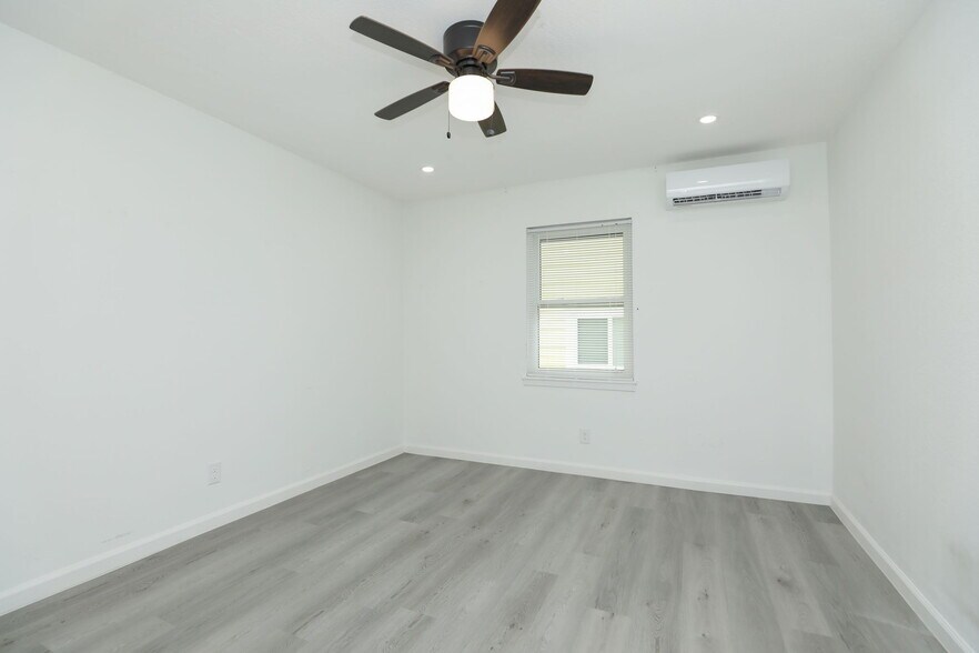 More Photos Of 712 Ball St, Galveston Apartments For Sale