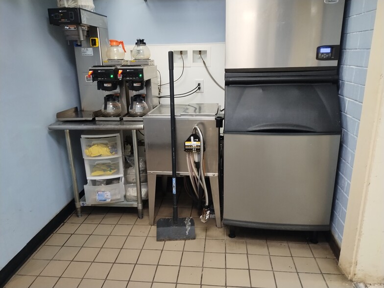 More Photos Of 600 W King St, Hillsborough Restaurant For Lease