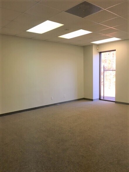 More Photos Of 509 Mineral Trace, Birmingham Light Distribution For Lease