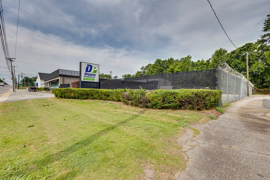 More Photos Of 211 N Pleasantburg Dr, Greenville Light Manufacturing For Sale
