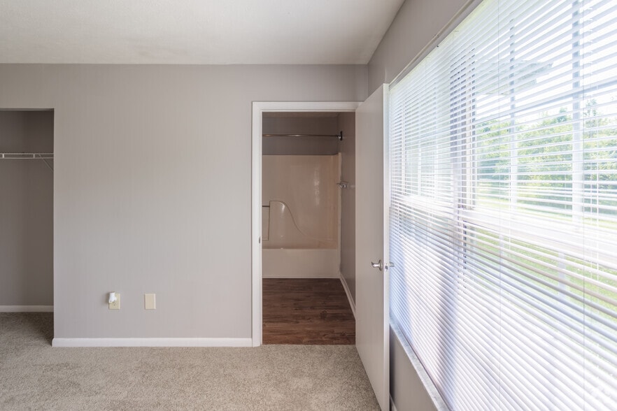 More Photos Of 100 Meadow Trail Dr, Highland Heights Apartments For Sale