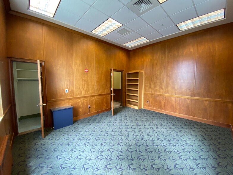 More Photos Of 156 Hanover St, Manchester Office For Sale