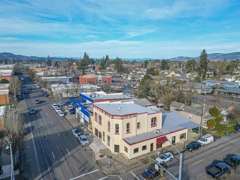 Primary Photo Of 811 E 1st St, Newberg Storefront Retail Residential For Lease