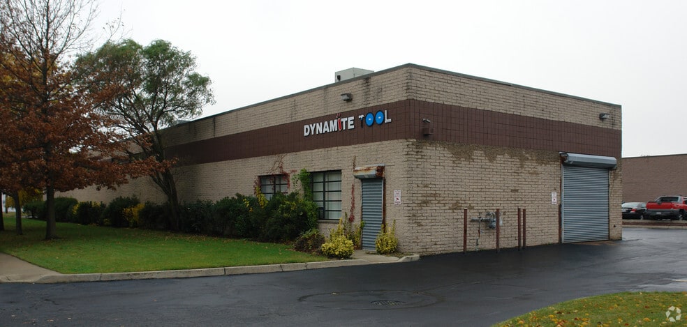 More Photos Of 1550 Smithtown Ave, Bohemia Distribution For Sale