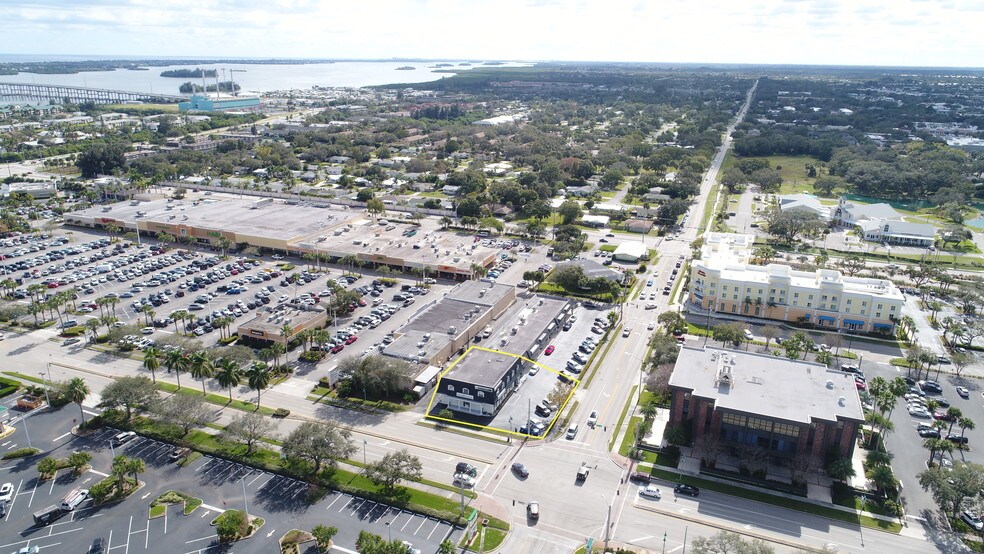 More Photos Of 2080 6th Ave, Vero Beach Storefront Retail Office For Lease