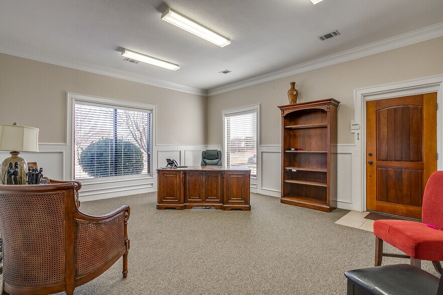More Photos Of 4255 W Risinger Rd, Fort Worth Office For Lease