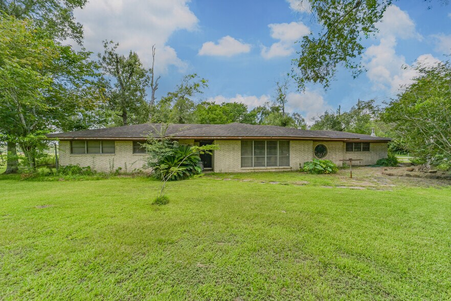 More Photos Of 18519 FM 2100 Rd, Crosby Specialty For Sale
