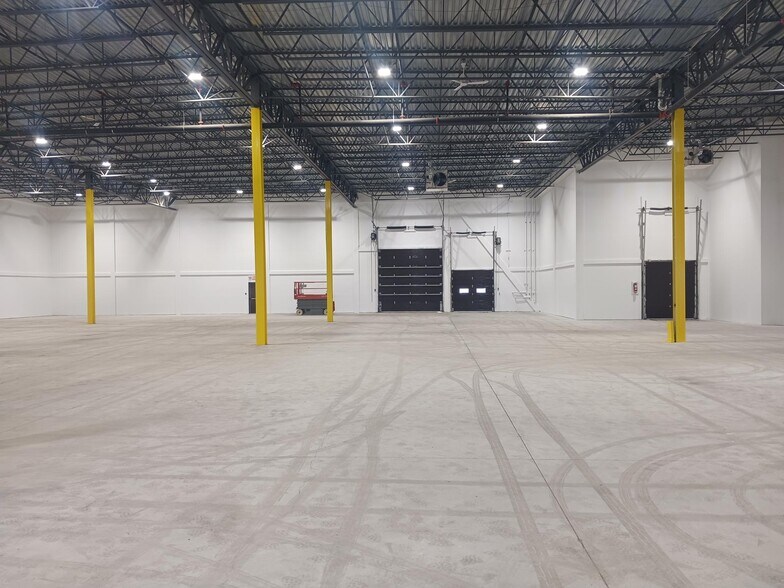 More Photos Of 1255 Rue Des Artisans, Québec Distribution For Lease