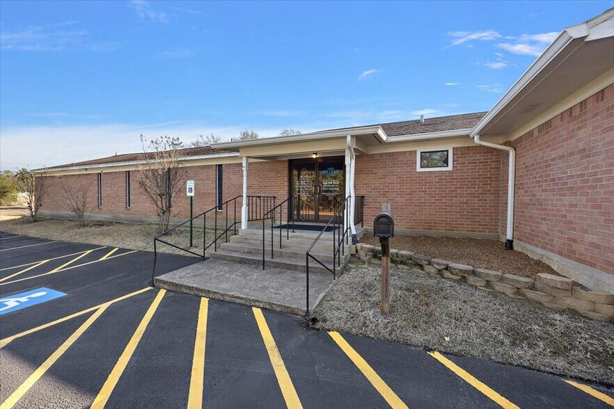 Primary Photo Of 100 E Borden St, Diboll Religious Facility For Sale