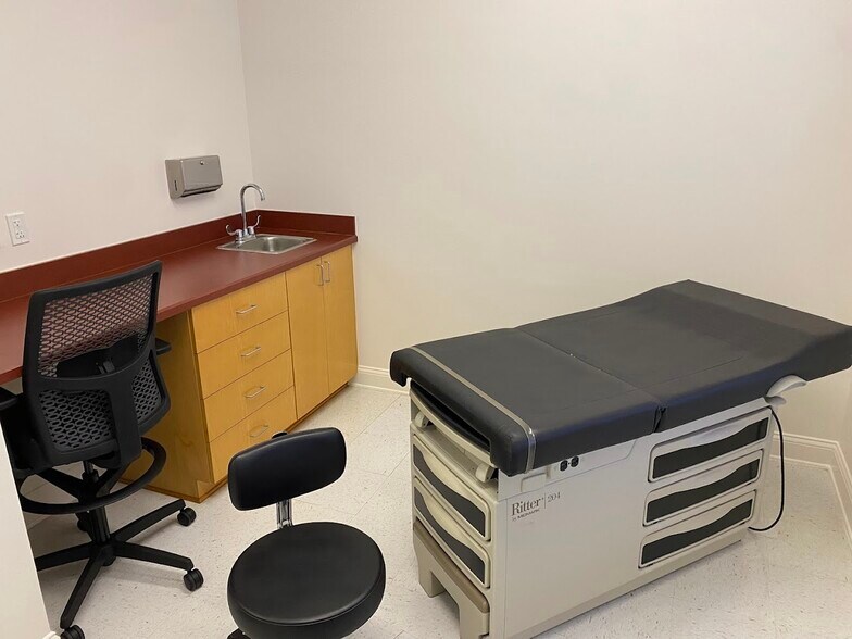 More Photos Of 4745 Sutton Park Ct, Jacksonville Office For Sale