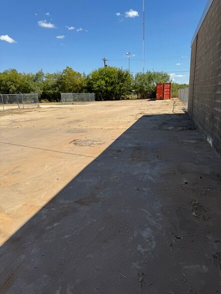 More Photos Of 2301 Oak St, Abilene Unknown For Lease