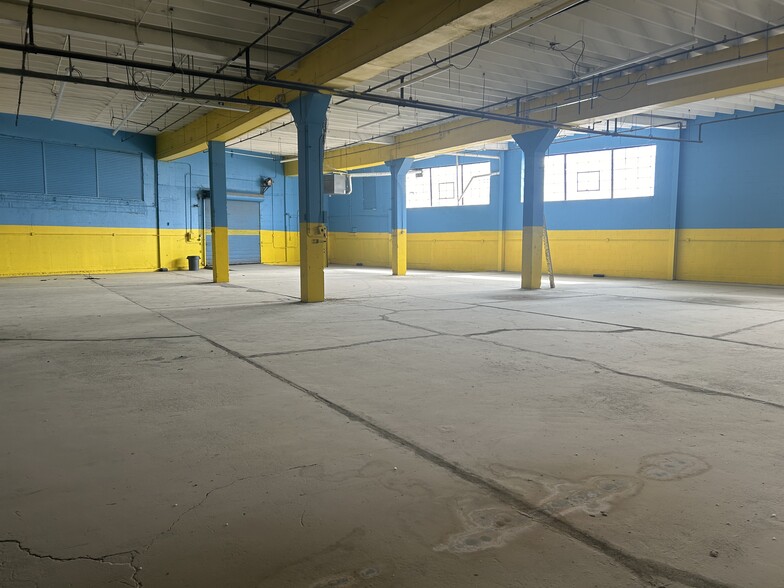 Primary Photo Of 47-25 27th St, Long Island City Warehouse For Lease