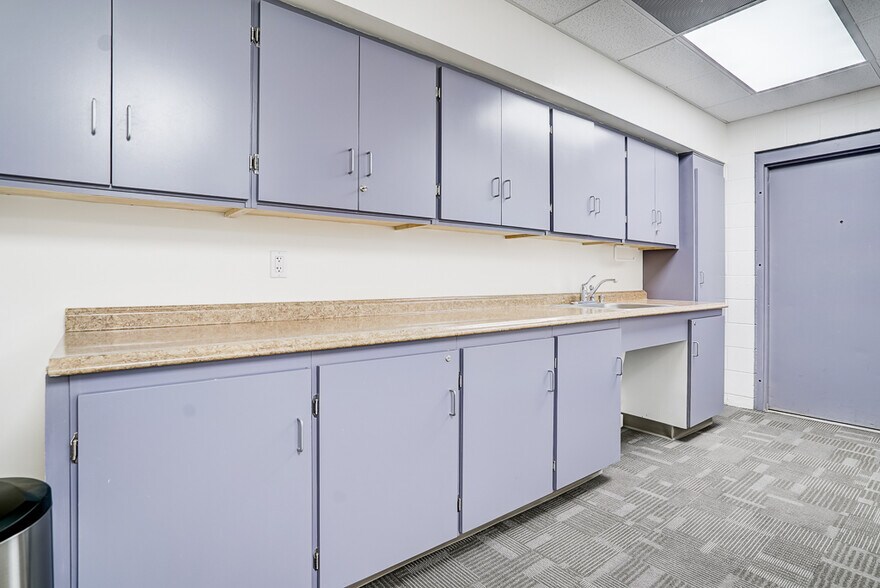 More Photos Of 4010 Merrill Ave, Riverside Freestanding For Lease