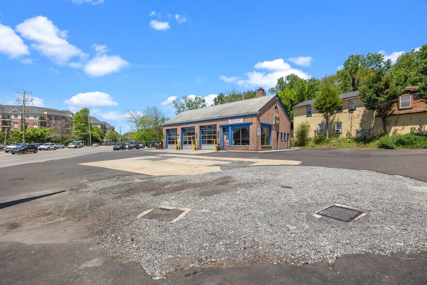 More Photos Of 2304 Huntingdon Pike, Huntingdon Valley Auto Repair For Sale