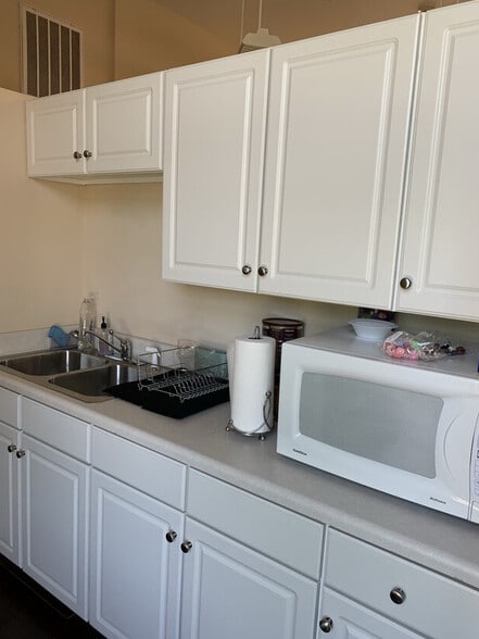 More Photos Of 301 Augusta St, Greenville Office Residential For Lease