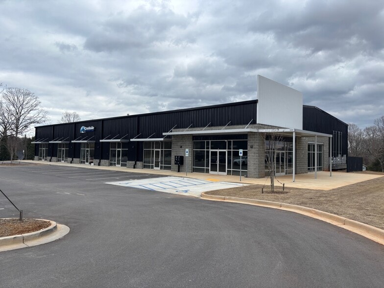 Primary Photo Of 409 Scuffletown Rd, Simpsonville General Retail For Lease