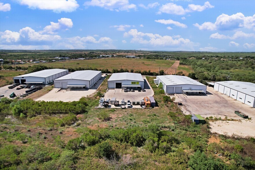 More Photos Of 12951 Wright Rd, Austin Distribution For Lease