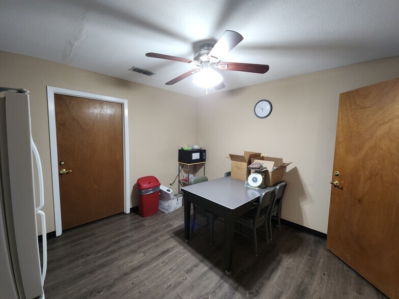 More Photos Of 603 E Empresario St, Refugio Office For Sale