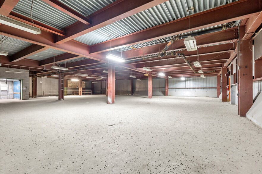 More Photos Of 35-75 Rue De L'acier, Coteau-du-lac Manufacturing For Lease