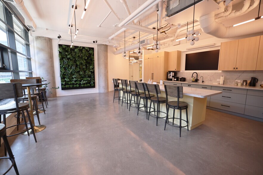 More Photos Of 32 Lisgar St, Toronto Apartments For Lease