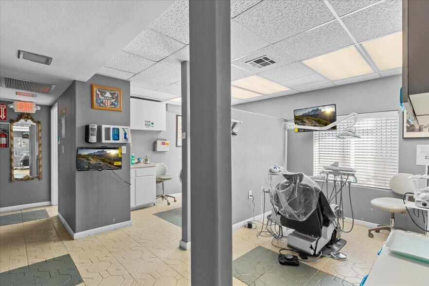 More Photos Of 1020 E Florida Ave, Hemet Freestanding For Sale