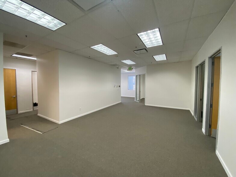 More Photos Of 2526 Qume Dr, San Jose Light Distribution For Sale