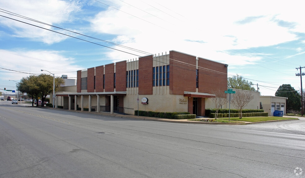 More Photos Of 111 W Northside Dr, Fort Worth Funeral Home For Lease
