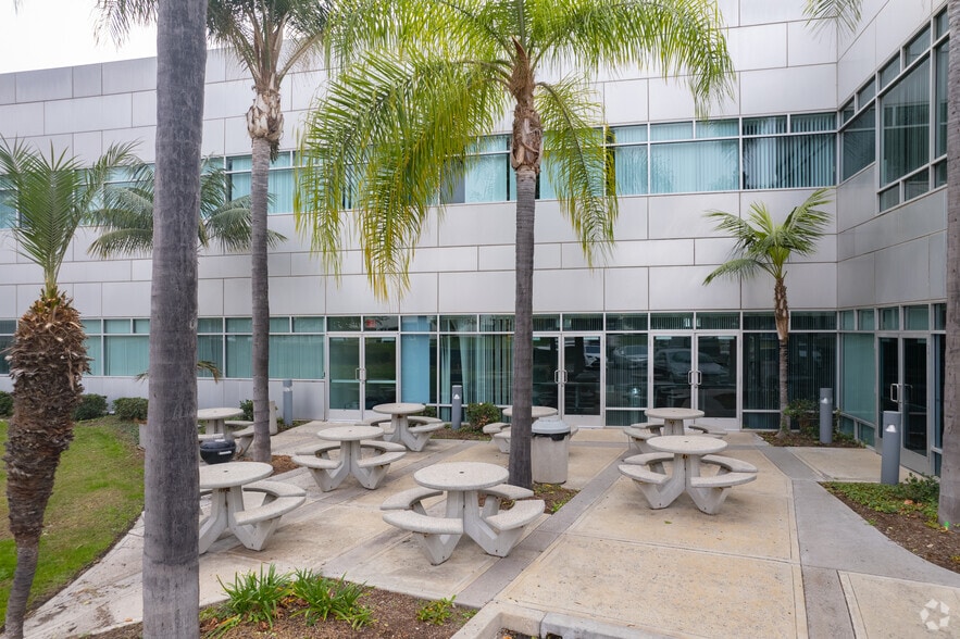 More Photos Of 4 Studebaker, Irvine Light Manufacturing For Sale