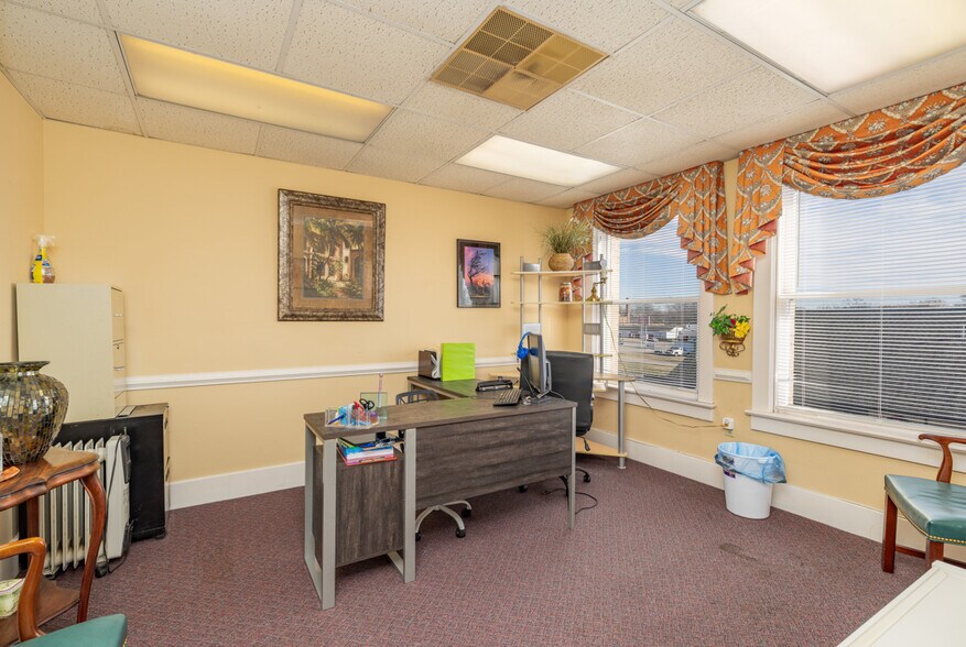 More Photos Of 401 Halifax St, Emporia Office For Sale