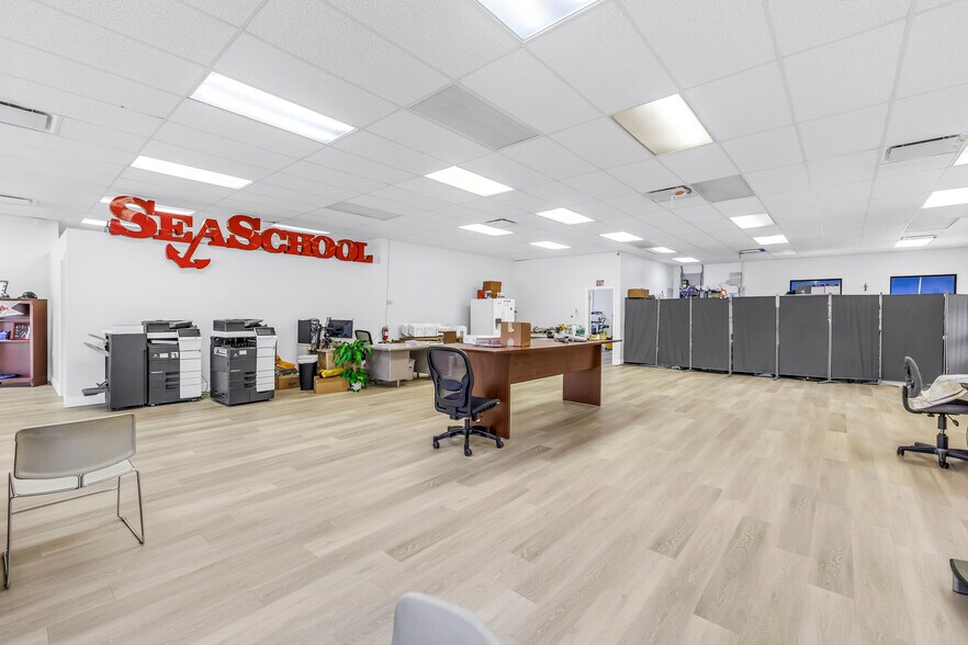 More Photos Of 8440 4th St N, Saint Petersburg Freestanding For Lease